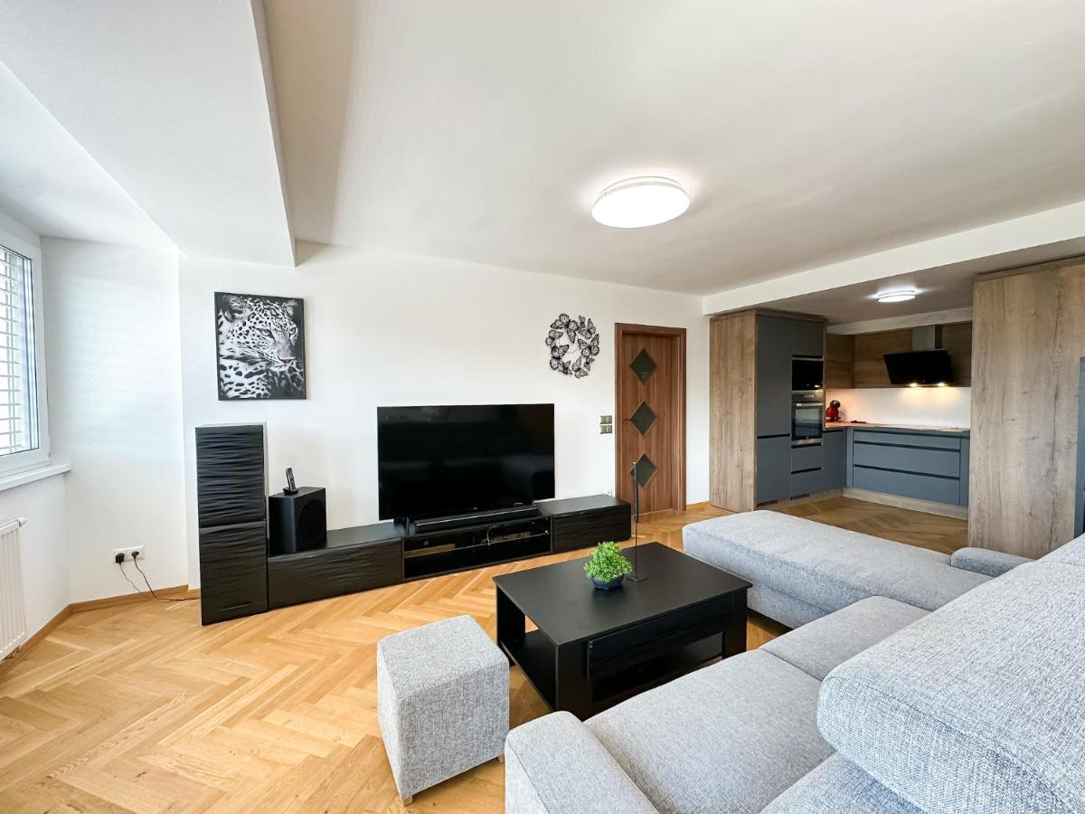Lux Residence, A/C, Vip Parking, City View Banská Bystrica Exterior foto